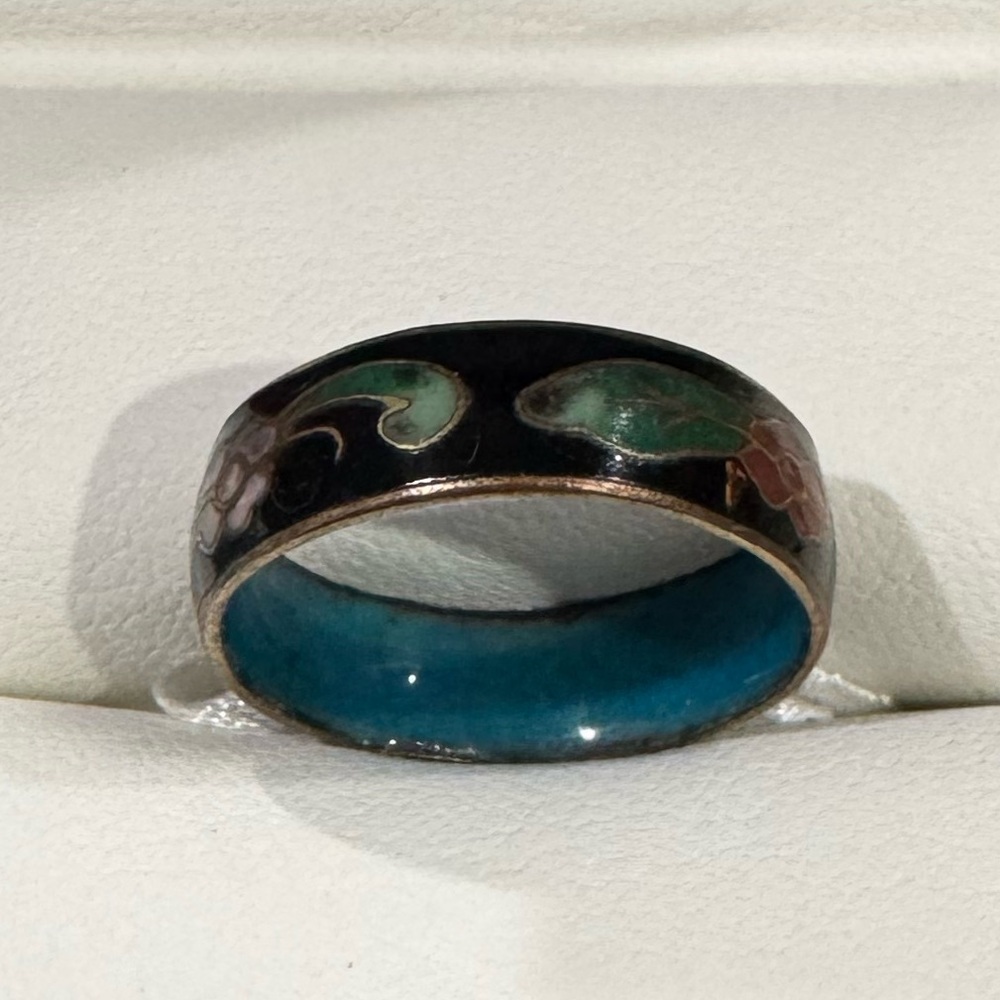 Elegant Black and Green Enamel Ring